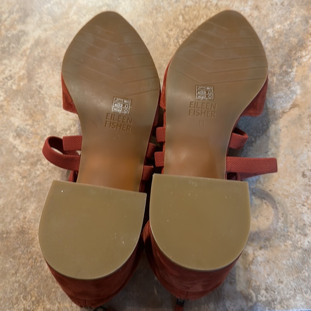 Jukebox Pump in Cayenne Eileen Fisher - Picture 6 of 9